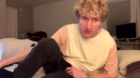 Snapshot of blonde_boi99 chatting on 21, 11, 2025 Blondie online show from 21, 11, 2025