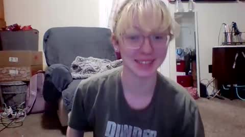 Snapshot of blonde_katie chatting on 6, 1, 2025 Katie online show from 6, 1, 2025