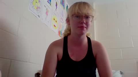 Snapshot of blonde_katie chatting on 29, 9, 2025 Katie online show from 29, 9, 2025