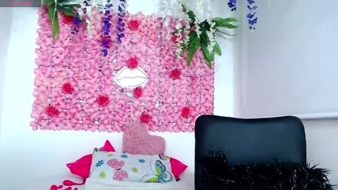 Snapshot of blonde_squirt_ chatting on 8, 1, 2025 blonde_squirt_ online show from 8, 1, 2025