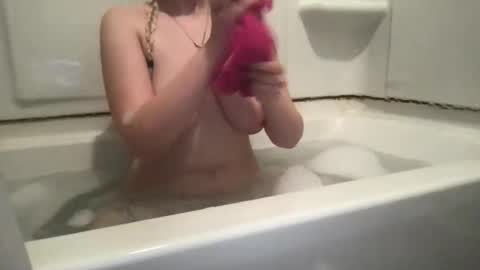 Snapshot of blondebaby18x chatting on 15, 12, 2025 BlondeBaby online show from 15, 12, 2025