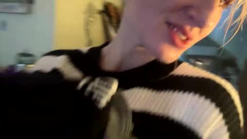 Snapshot of blondebellaaa3 chatting on 14, 11, 2025 Gia online show from 14, 11, 2025