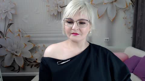 Snapshot of blondebrilliant chatting on 5, 2, 2025 Blonde woman X online show from 5, 2, 2025