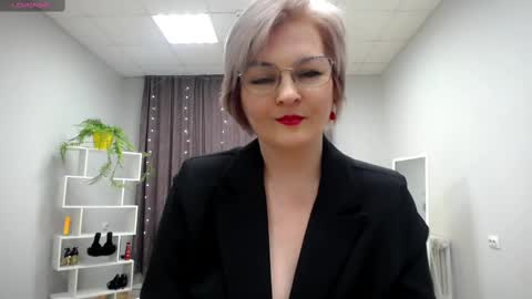 Snapshot of blondebrilliant chatting on 5, 3, 2025 Blonde woman X online show from 5, 3, 2025