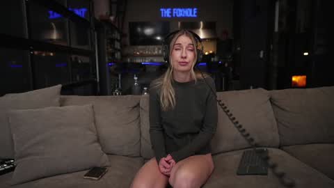 blondefoxsilverfox online show from 20, 2, 2026