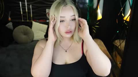 blondessa___ online show from 22, 3, 2026