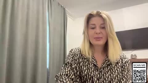 Snapshot of blondie_xoxoxo chatting on 6, 10, 2025 blondie_xoxoxo online show from 6, 10, 2025