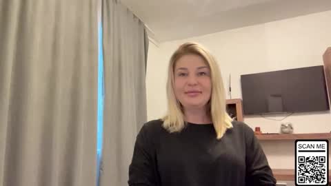 Snapshot of blondie_xoxoxo chatting on 7, 10, 2025 blondie_xoxoxo online show from 7, 10, 2025