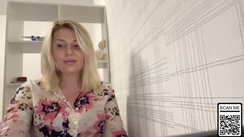 blondie_xoxoxo online show from 25, 10, 2025