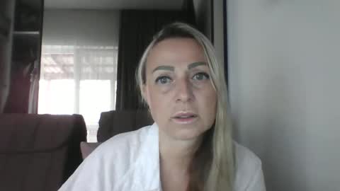 Snapshot of blondkitti chatting on 20, 9, 2025 Iren online show from 20, 9, 2025