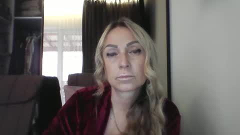 Snapshot of blondkitti chatting on 14, 10, 2025 Iren online show from 14, 10, 2025