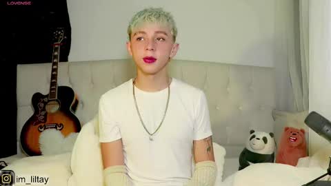 Snapshot of blue_boy_1 chatting on 22, 2, 2025 TAY online show from 22, 2, 2025