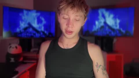 Snapshot of blue_boy_1 chatting on 19, 12, 2025 TAY online show from 19, 12, 2025