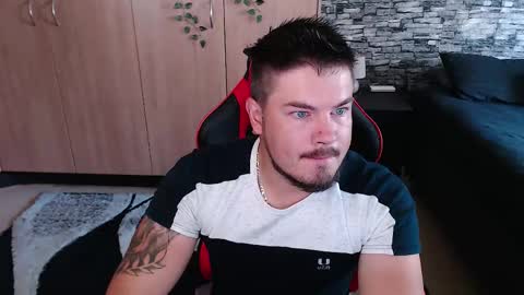 blueeyeboy0 online show from 20, 11, 2025