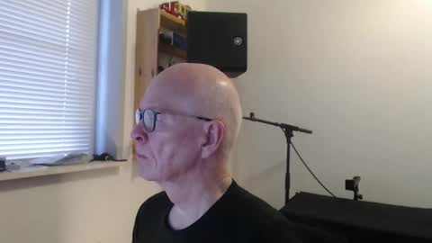 Snapshot of blueeyesn8 chatting on 18, 11, 2025 blueeyesn8 online show from 18, 11, 2025