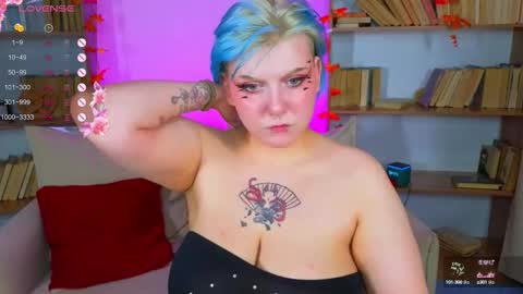 Snapshot of bluelunaray chatting on 28, 9, 2025 Hi my name is Lunaray online show from 28, 9, 2025