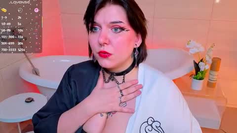 Snapshot of bluelunaray chatting on 18, 11, 2025 Hi my name is Lunaray online show from 18, 11, 2025