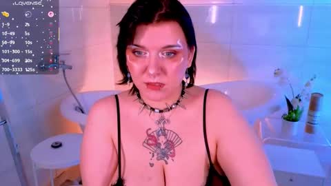 Snapshot of bluelunaray chatting on 21, 11, 2025 Hi my name is Lunaray online show from 21, 11, 2025