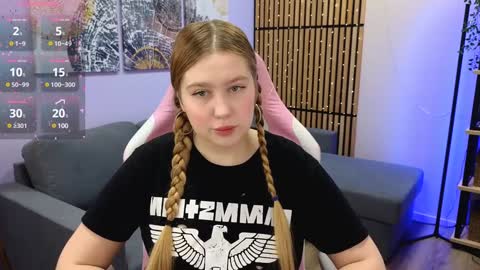 Snapshot of blush_ellie chatting on 29, 1, 2025 Ellie3 online show from 29, 1, 2025