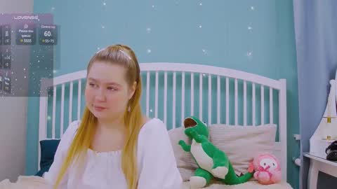 Snapshot of blush_ellie chatting on 2, 3, 2025 Ellie3 online show from 2, 3, 2025