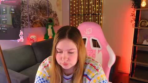 Snapshot of blush_ellie chatting on 6, 3, 2025 Ellie3 online show from 6, 3, 2025