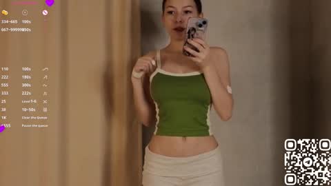 Snapshot of blushinbloom chatting on 9, 11, 2025 Dolores online show from 9, 11, 2025