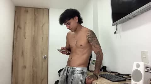 Snapshot of bob_pettersonn chatting on 9, 9, 2025 Bob INDEPENDENT MODEL online show from 9, 9, 2025