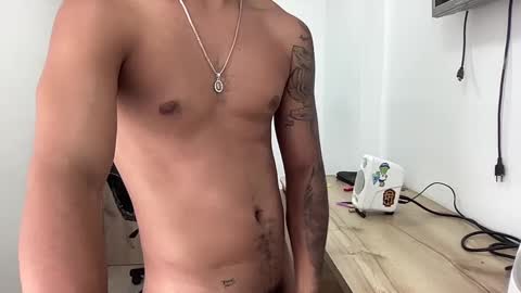 Snapshot of bob_pettersonn chatting on 11, 10, 2025 Bob INDEPENDENT MODEL online show from 11, 10, 2025