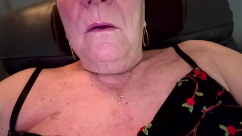 Snapshot of bobbiesucks69 chatting on 18, 9, 2025 bobbiesucks69 online show from 18, 9, 2025