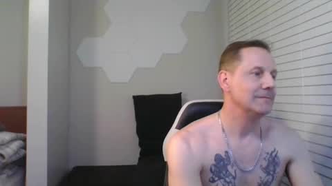 Snapshot of bobby_robert chatting on 1, 2, 2025 bobby robert online show from 1, 2, 2025