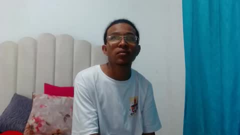 Snapshot of bobbyhot_4u chatting on 1, 12, 2025 Bobby online show from 1, 12, 2025