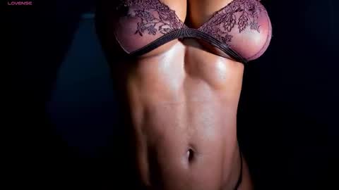 Snapshot of body_desire chatting on 24, 10, 2025 danna online show from 24, 10, 2025