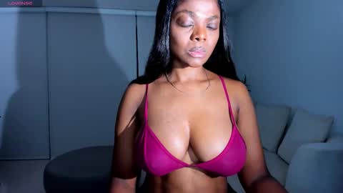 Snapshot of body_desire chatting on 27, 10, 2025 danna online show from 27, 10, 2025