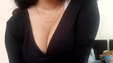 Snapshot of bodyandbrush chatting on 11, 5, 2026 Sofia online show from 11, 5, 2026