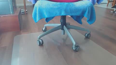 Snapshot of bone2play chatting on 18, 12, 2025 FRECKLES online show from 18, 12, 2025