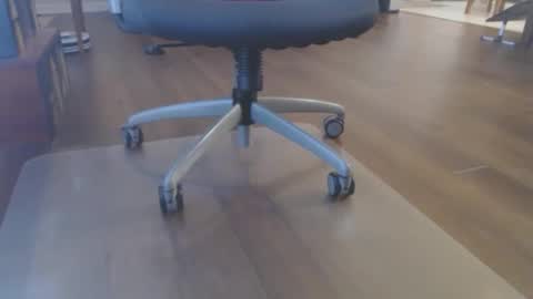 Snapshot of bone2play chatting on 21, 12, 2025 FRECKLES online show from 21, 12, 2025