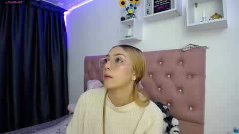 Soffy Brooks Independent model online show from 18, 9, 2025