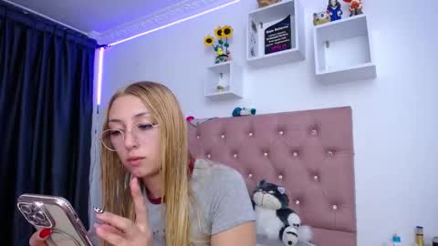 Soffy Brooks Independent model online show from 10, 10, 2025