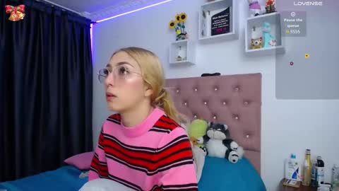 Soffy Brooks Independent model online show from 25, 10, 2025