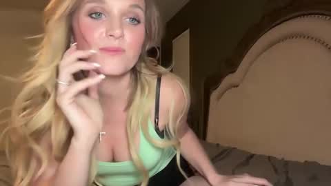 Snapshot of booksnlooksgirl chatting on 17, 12, 2024 booksnlooksgirl online show from 17, 12, 2024