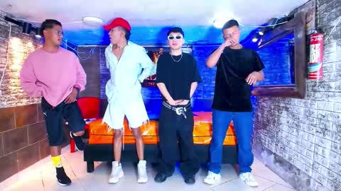 THOMAS AND DAMIAND online show from 8, 9, 2025