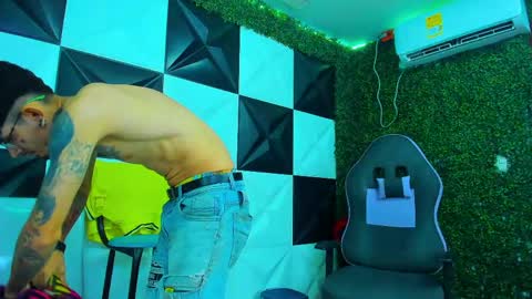 boy_tatto77 online show from 21, 5, 2026