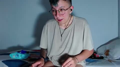 Snapshot of boy_trans chatting on 30, 11, 2025 Edward ftm trans queerslave online show from 30, 11, 2025