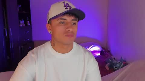 Snapshot of boylatin_777 chatting on 23, 4, 2026 miguel online show from 23, 4, 2026
