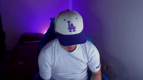Snapshot of boylatin_777 chatting on 7, 5, 2026 miguel online show from 7, 5, 2026