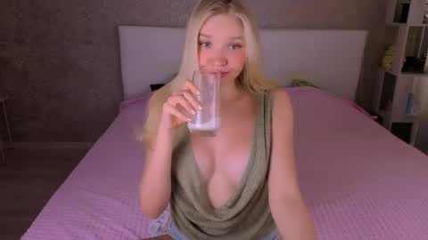 BoysLoveBlondee online show from 22, 5, 2026