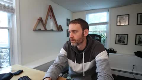 Snapshot of bradbronton chatting on 17, 12, 2025 BradBronton online show from 17, 12, 2025