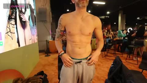 Snapshot of bradbronton chatting on 12, 4, 2026 BradBronton online show from 12, 4, 2026