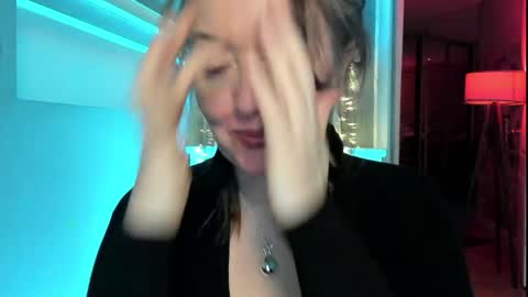 Snapshot of braingirl chatting on 10, 5, 2026 I see you X-twitter its braingirl online show from 10, 5, 2026