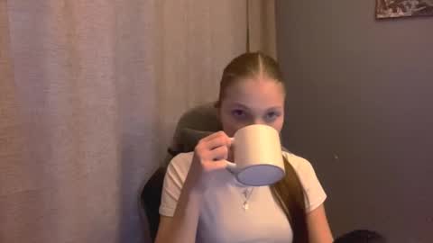 Snapshot of brandamatteson chatting on 22, 10, 2025 Alice online show from 22, 10, 2025